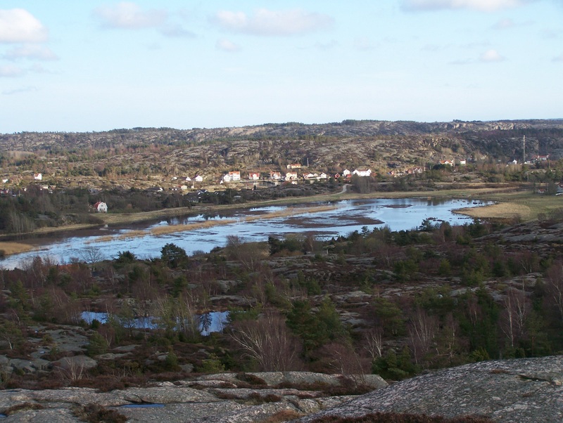Ejgdetjärnet med Kämpersvik i bakgrunden.Foto:Jan-Erling Ohlson