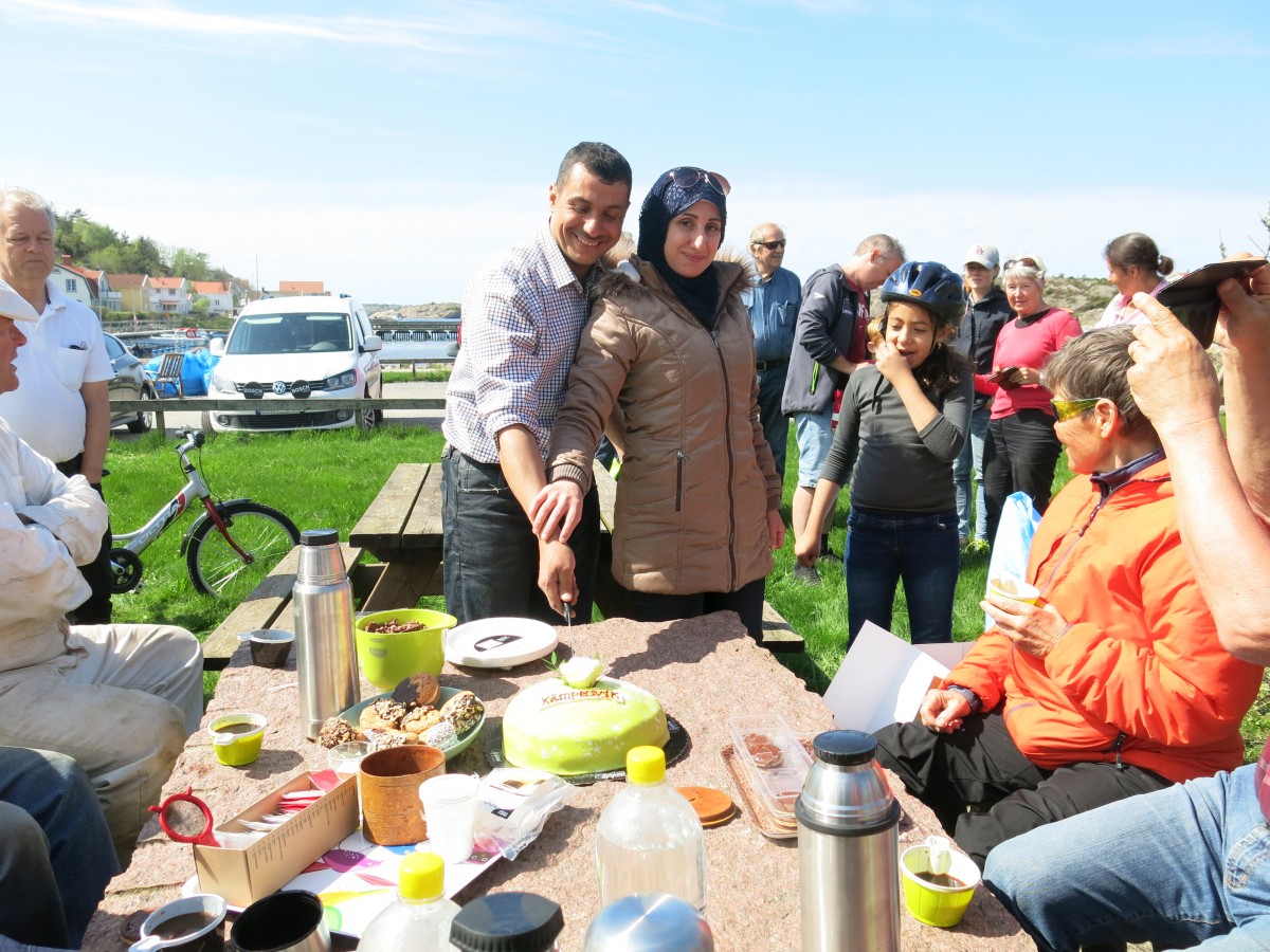 Moussa och Nesreen bjuder på tårta