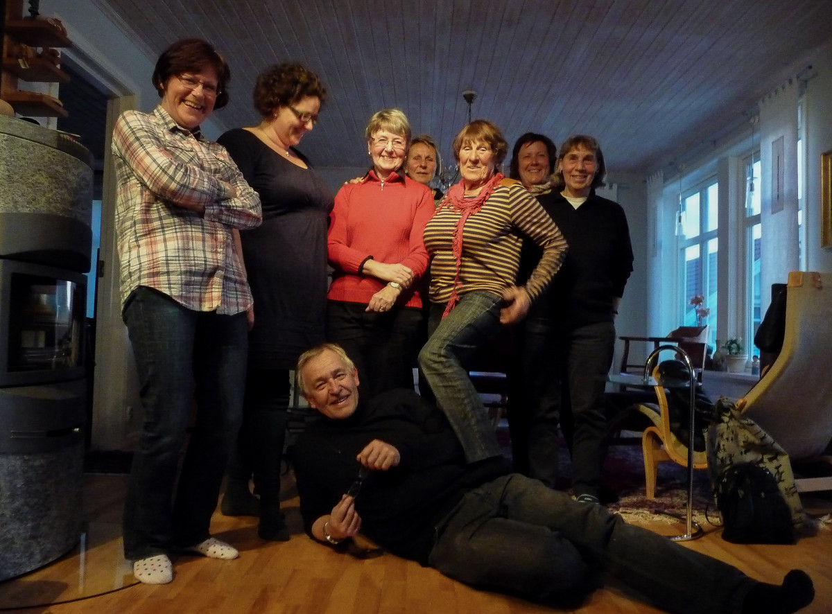 Från vänster: Anette, Anna, Aina, Eva, Inga - Maj, Elisabeth, Marianne, Liggande: Jan - Erling